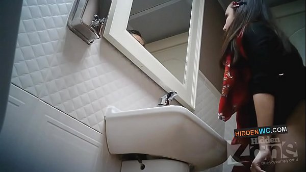 Dolda kameror på damtoaletten (1)