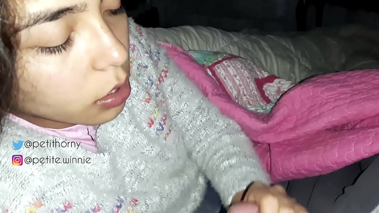 JAG SVÄLJER ALL MIN MANS SAMLADE MJÖLK - VISAR TUNGAN MED SPERMA.