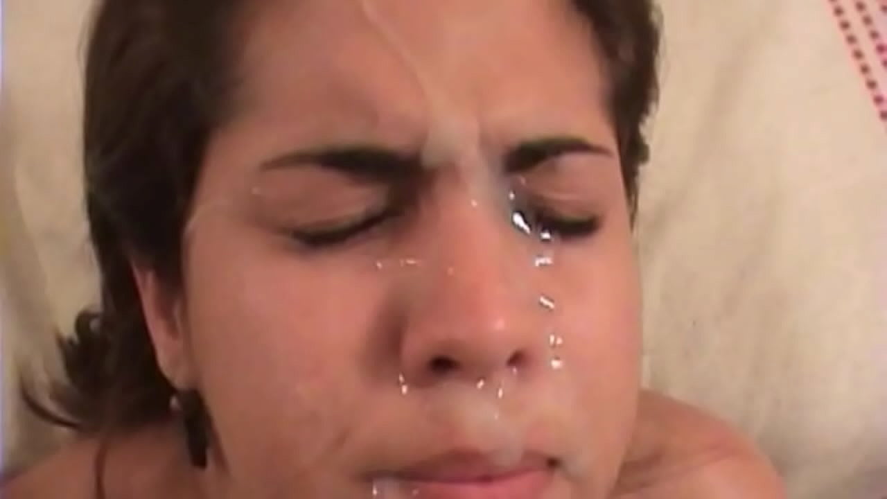 Vacker latinsk brunett har grovt sex